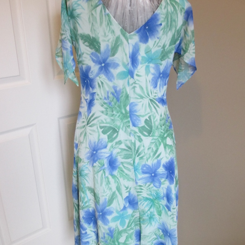 Dressbarn Floral Dress Light   Size 12
